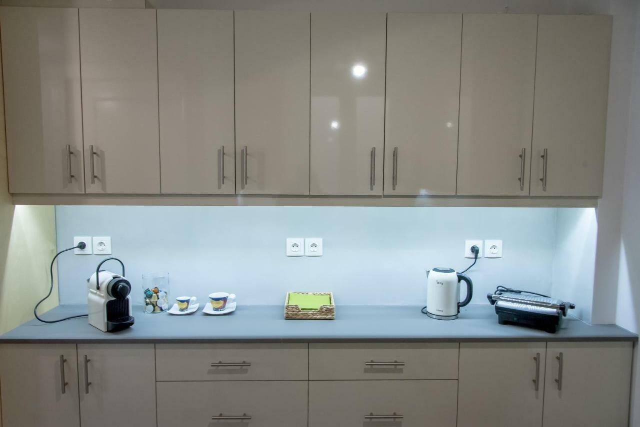 Darsiss 2 - Museum Apartment Athena Bagian luar foto
